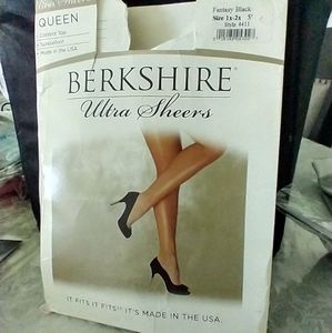 pantyhose  Q ultra sheer black  Berkshire/ bundle